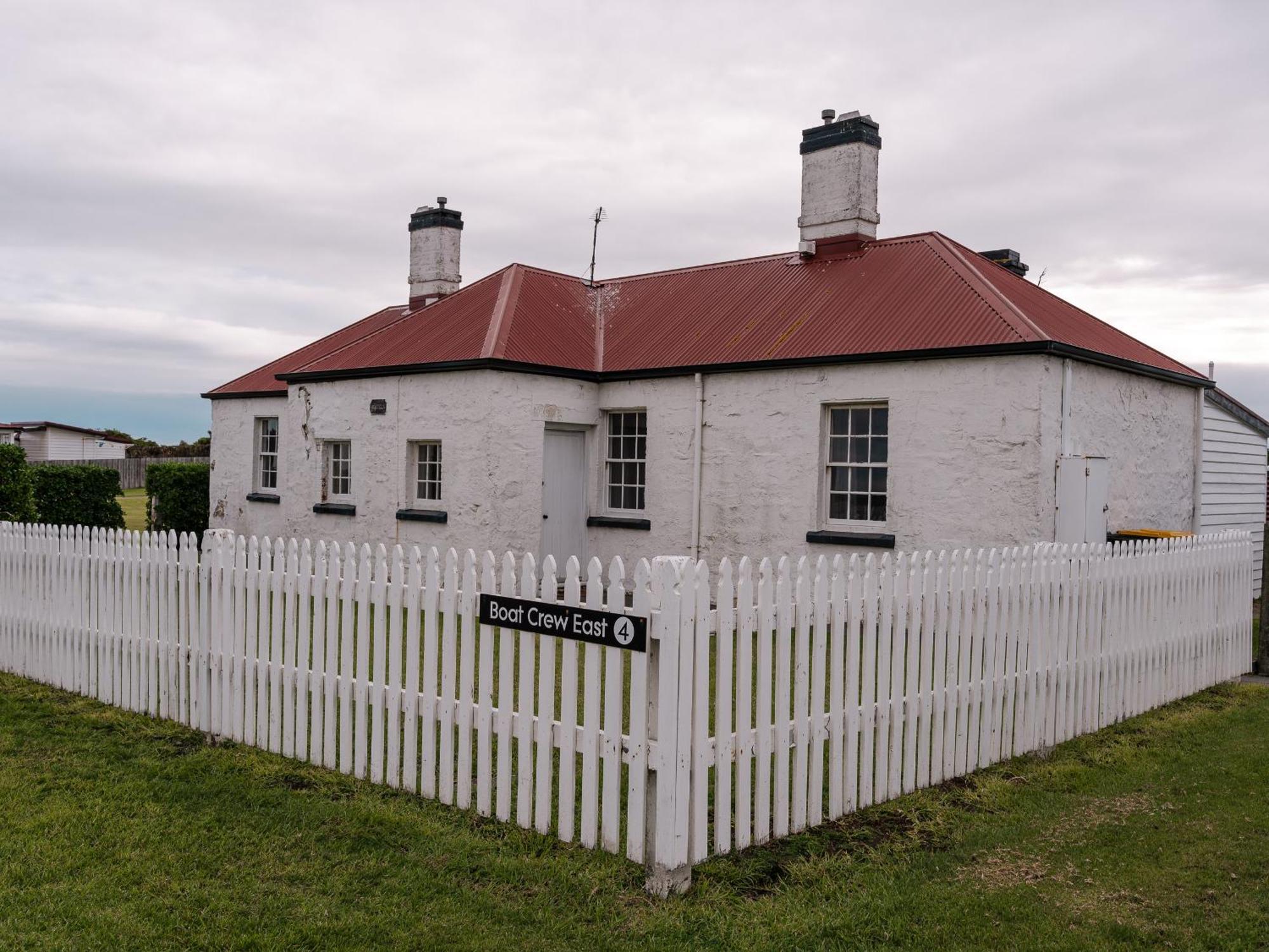 Low Head Pilot Station Exterior photo